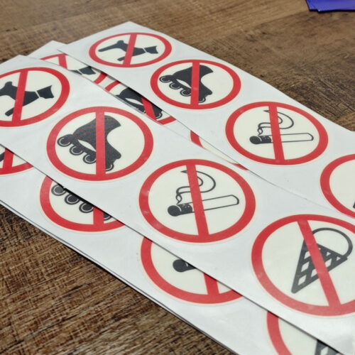 Печать наклеек